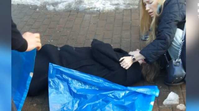 В Киеве мужчину придавило снежной глыбой, он в реанимации в крайне тяжелом состоянии