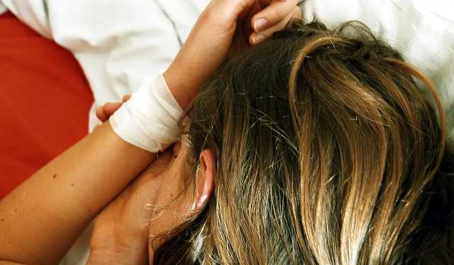 На Полтавщине две восьмиклассницы порезали себе вены возле школы