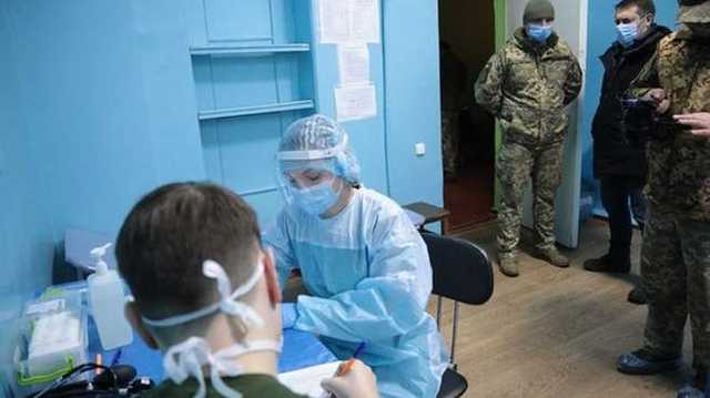 На Луганщине военных начали вакцинировать от COVID-19