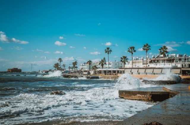 Туристы из Украины не смогут с 1 марта прилетать на Кипр