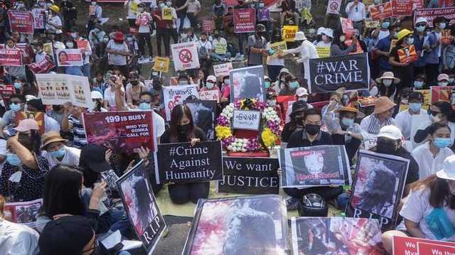 В Мьянме силовики стреляют в протестующих из винтовок: 18 погибших за день