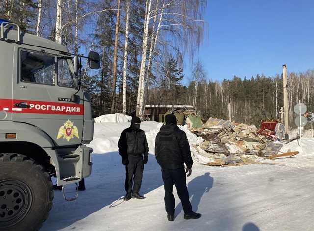 Шукали священика-кілера: на Росії ОМОН увірвався в жіночий монастир з кувалдами