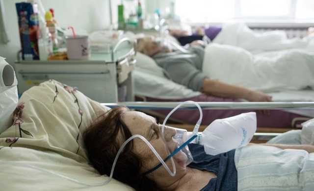 В COVID-больницах Ивано-Франковска заполнено 125-130% коек