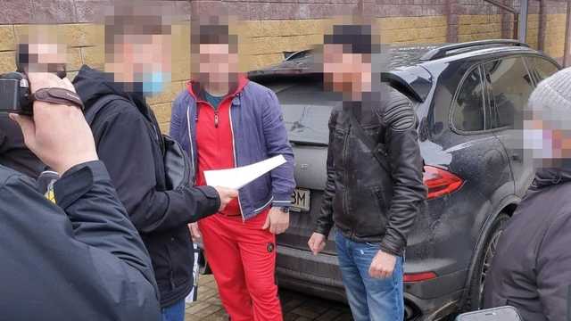 Контрабандисты пытались вывезти из Украины коллекцию ценностей почти на миллион долларов