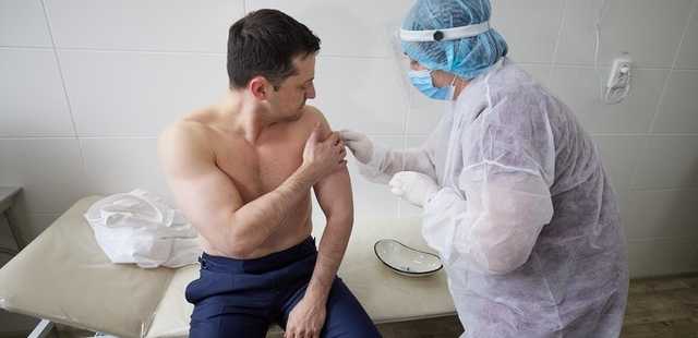 Зеленский вакцинировался от коронавируса