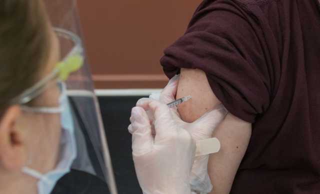 "Привет, побочная реакция": врач из Днепра рассказал о жизни после вакцинации