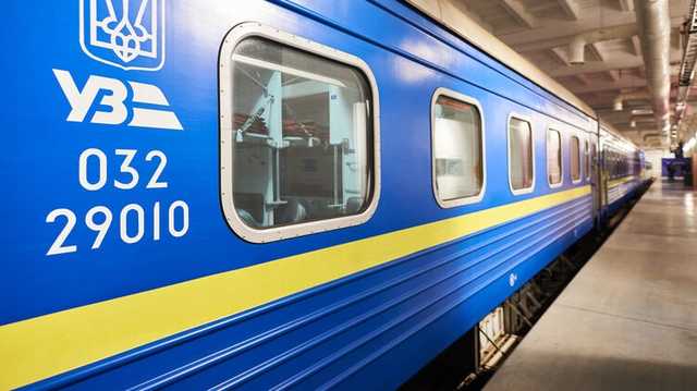 "Укрзализныця" остановит продажу билетов в Житомирскую и Черновицкую области