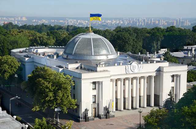 Рада приняла законопроект о представлении биометрических данных иностранцами для оформления виз