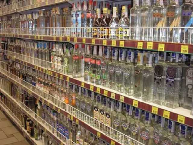 В эфире у Шустера назвали цену за контрафактную водку