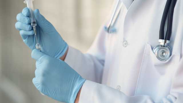 Лише чверть українців готові вакцинуватися від COVID-19