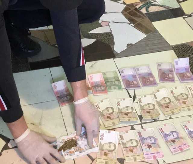 В Кривом Роге милиция перекрыла канал поставки наркотиков в колонию и изъяла "общак"