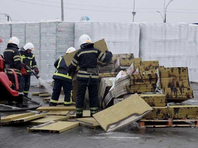 У Миколаєві горів "Епіцентр"
