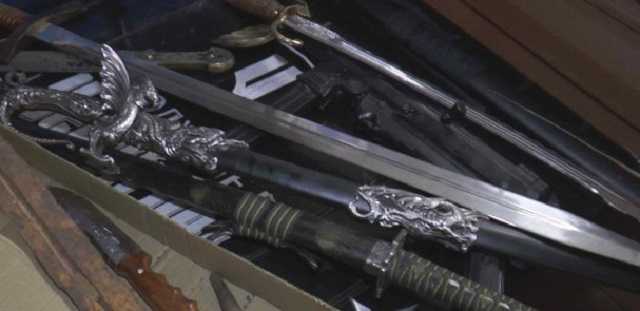 В сумском кафе полиция искала наркотики, а нашли оружие