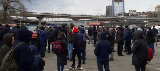 Сторонники Стерненко отправились к дому Зеленского: подробности акции