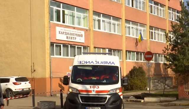 Койки переполнены, количество больных увеличивается: на Прикарпатье — критическая ситуация с COVID-19