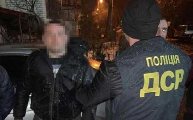 «Смотрящий» из «зоны» сколотил банду псевдополицейских-вымогателей