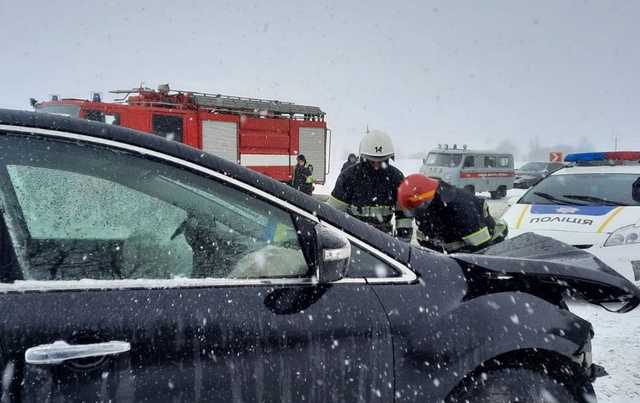 У Хмельницькій області маршрутка потрапила в ДТП, багато постраждалих