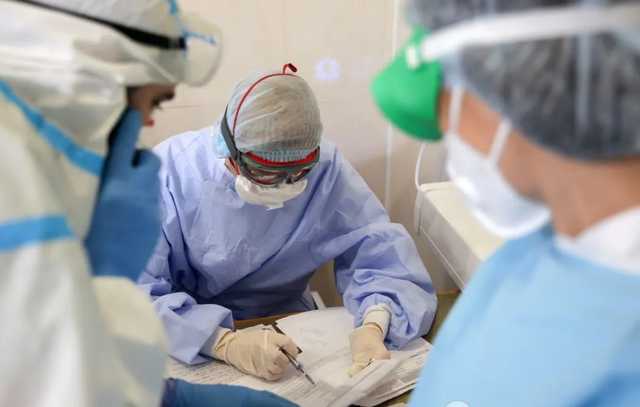 "Мы живем среди смерти": жителей Донбасса оставили один на один с COVID-19