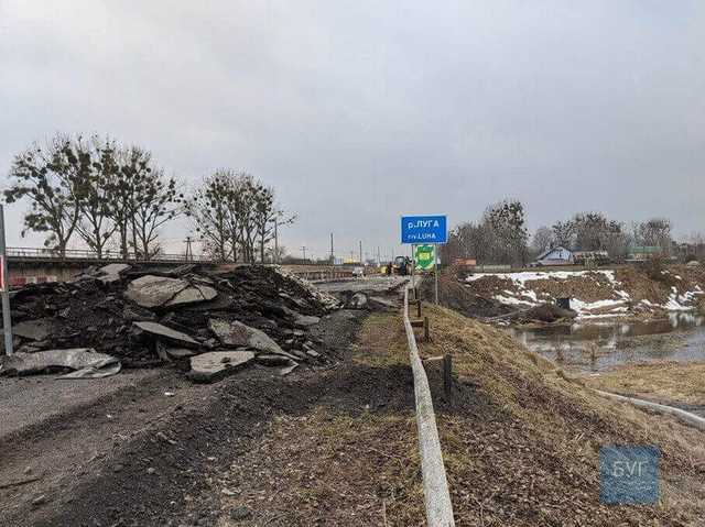 Обвал моста над Лугою: п’ятеро — в лікарні