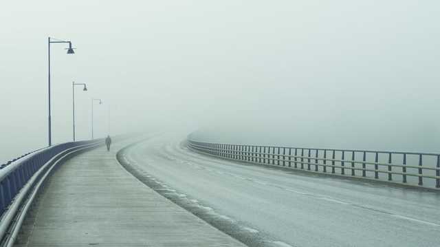 На Киев надвигается туман I уровня опасности. Водителей предупреждают об ограниченной видимости