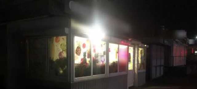 На Киевщине продавщица магазина отбилась от грабителя, сбежать ему не дали очевидцы