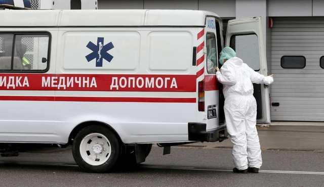 В Ровенской области в карете скорой помощи умер пациент, больной коронавирусом