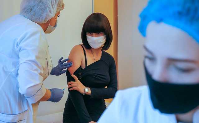 Свыше 60% украинцев не хотят вакцинироваться: сомневаются в качестве и безопасности прививки — опрос