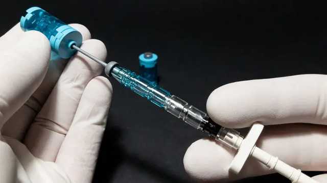 В Гонконге впервые после прививки вакциной Pfizer умер человек