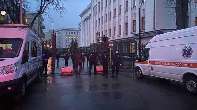 Офис Зеленского усилили охраной перед митингом сторонников Стерненко