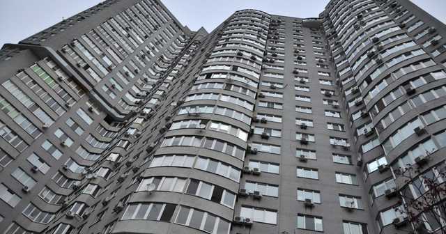 Смерть наступила мгновенно: в Киеве погибла девушка, выбросившаяся из окна 35 этажа