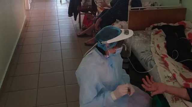 В Николаеве закончились места в больницах: больные лежат в коридорах