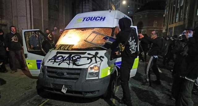 В Британии из-за нового закона о полиции произошли массовые столкновения: есть пострадавшие