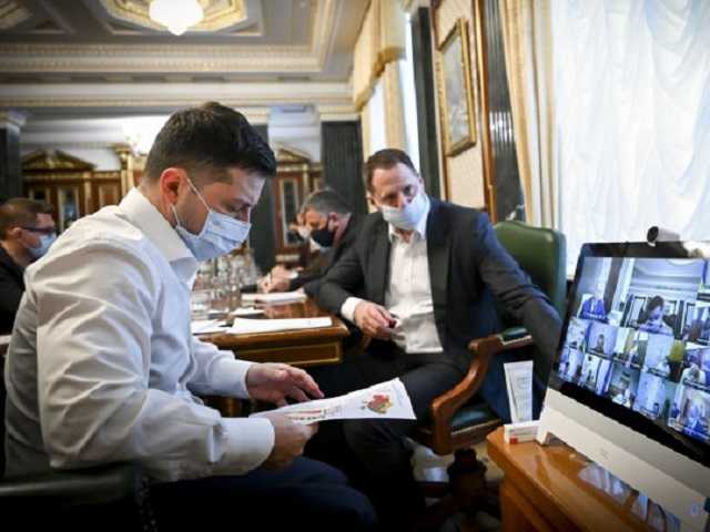 Зеленский высказался об ответственности за последствия вакцинации от ковида