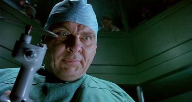 Столичный стоматолог-маньяк пытался убить старушку током