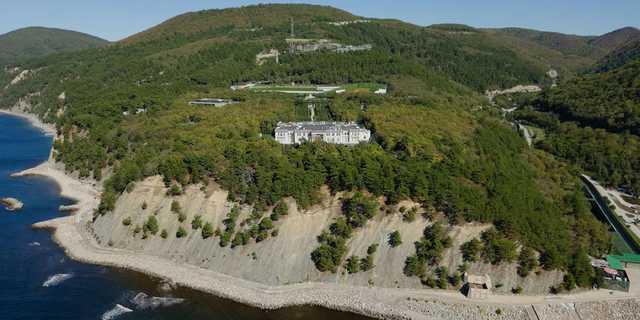 Літак радіоелектронної розвідки США веде спостереження в районі, де знаходиться палац Путіна