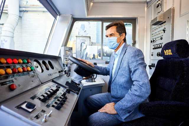 Жмак продлил контракты своим соратникам с компенсацией в случае досрочного увольнения