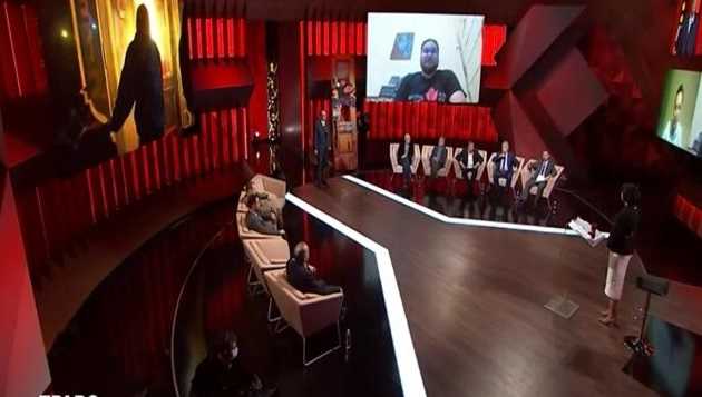 "Это жертва протестов": "1+1" принесли обрисованные двери из Офиса Зеленского на эфир ток-шоу