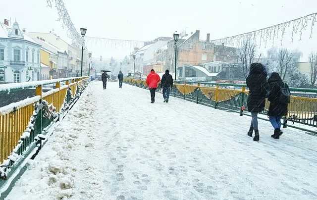 Украинцы плюют на карантин – торговля на рынках, рестораны и вечеринки