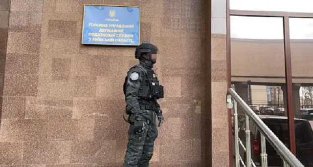 Топ-чиновник налоговой Киевщины погорел на взятке в 400 тысяч