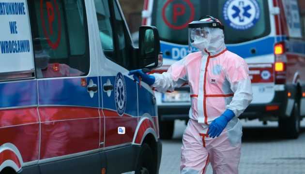 В Польше третий день подряд антирекорды по коронавирусу
