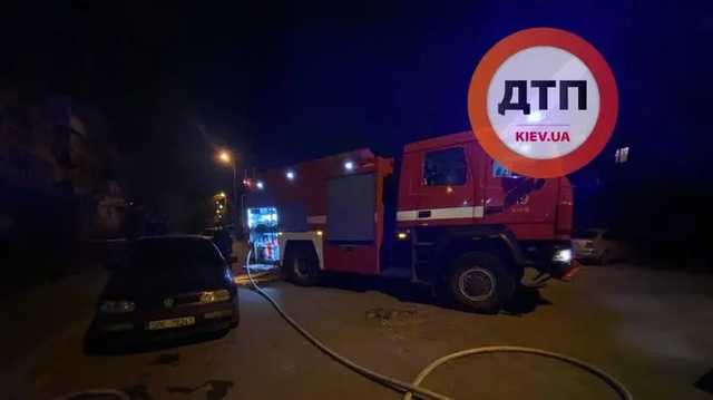 В одной из многоэтажек Киева прогремел взрыв, здание пошло трещинами