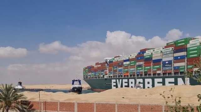 Президент Египта поручил разгрузить судно, заблокировавшее Суэцкий канал