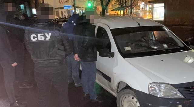 В Мариуполе трое сотрудников полиции попались на взятке 56 тыс. грн, - прокуратура