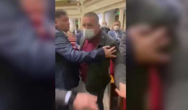 “Я тебе хлопну, с***а”: нардепи влаштували сутичку прямо під трибуною ВР