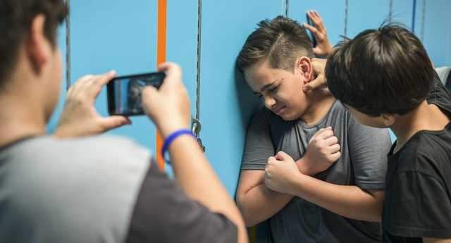 В Мелитополе одноклассники унижали ребенка и снимали на видео