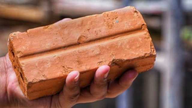 Ударив по голові цеглиною: у Києві обікрали чоловіка на 300 тисяч гривень