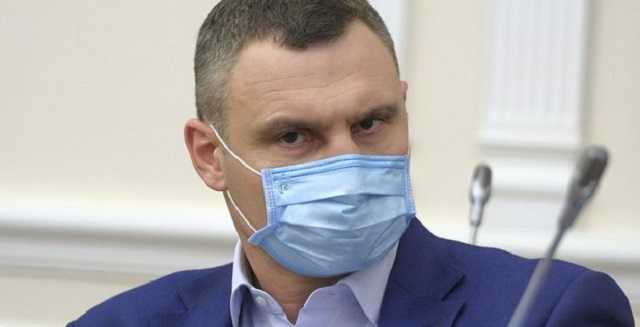 Кличко показал спецпропуска на транспорт в Киеве