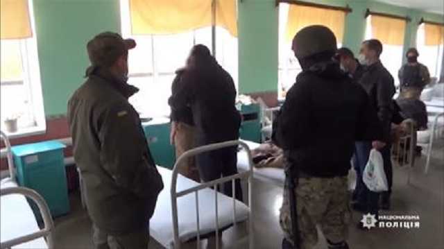 Криминальные «авторитеты» собрались на «сходку» в День дурака. К ним пришла полиция