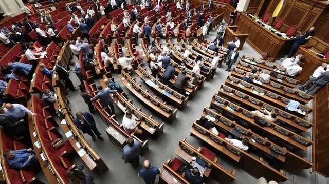 Рада не уйдет на карантин и будет работать всю следующую неделю