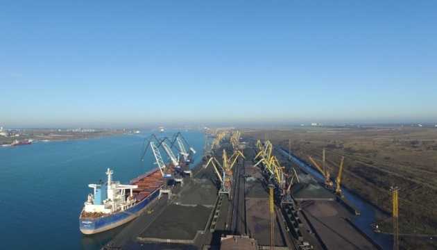 Тендер на грузоперевозки для филиала АМПУ в Южном разыграли компании, связанные между собой